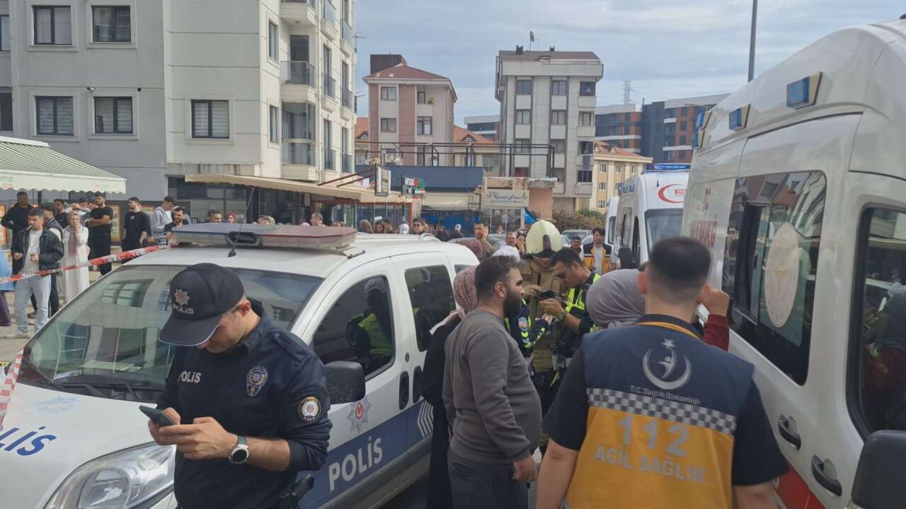 Eczaneye hafriyat kamyonu girdi! 7 yaralı var 3
